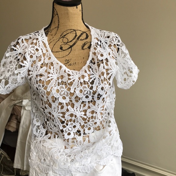 White overlay top. Cute and versatile! - Picture 2 of 3